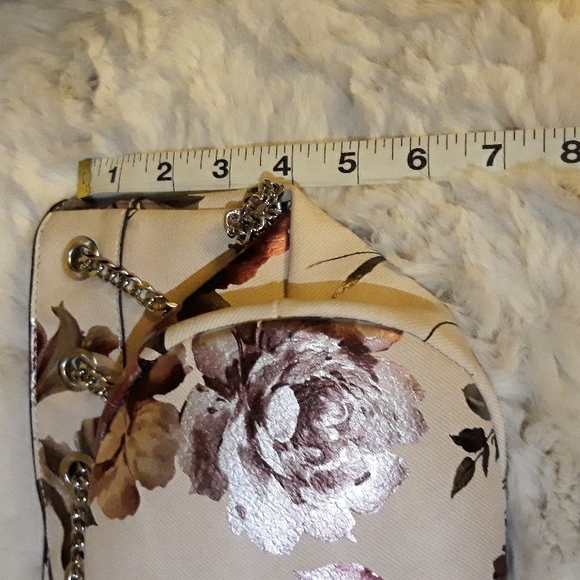 Pristine Condition Floral on Beige Background Chain Drawstring Tote - Small - Picture 5 of 6
